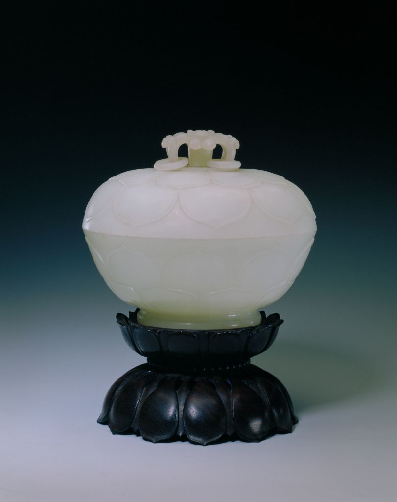 图片[1]-White jade lotus box-China Archive